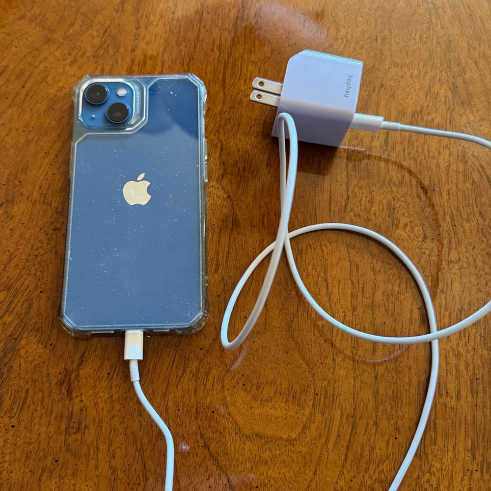 Apple iPhone 13/Blue Case/Charger